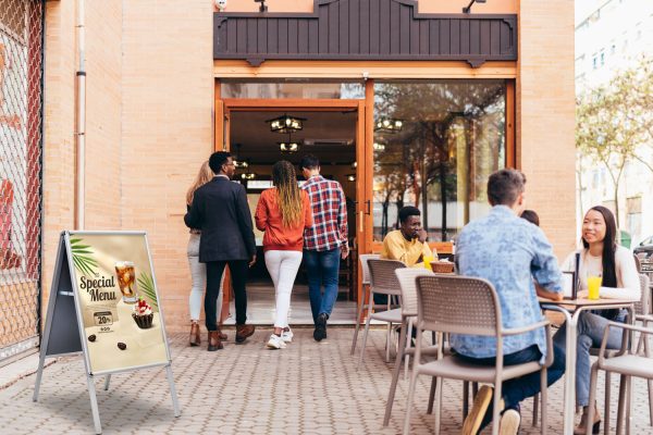 yaz-geldi-dis-mekan-reklamlariyla-musterilerinizi-cezbedin